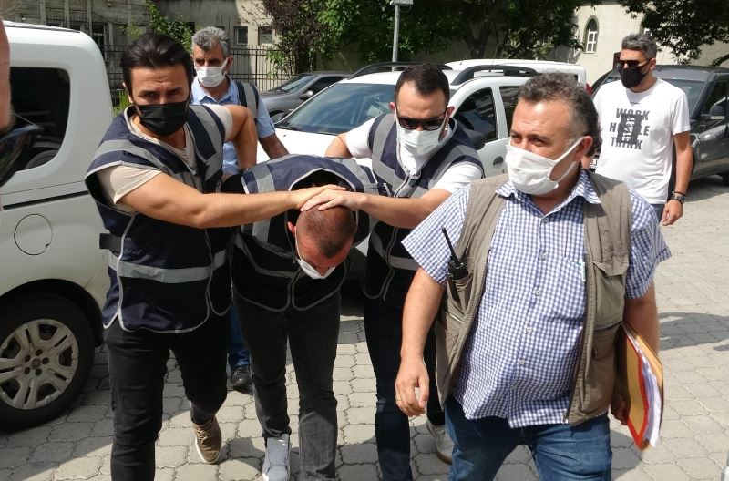 Barda 2 kişiyi öldüren bodyguard, polis yeleği ile adliyeye sevk edildi
