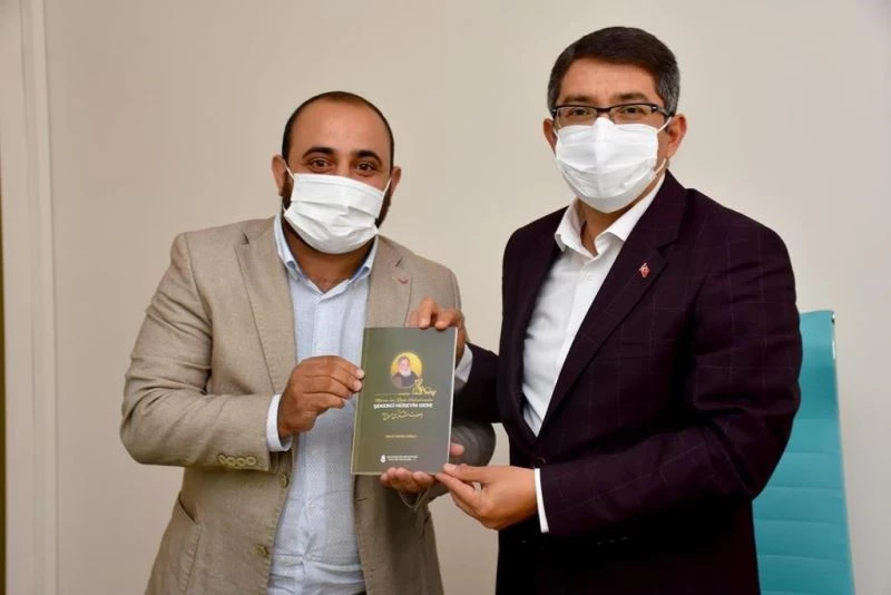 Başkan Çelik ‘Şekerci Hüseyin Dede’ kitabını tanıttı
