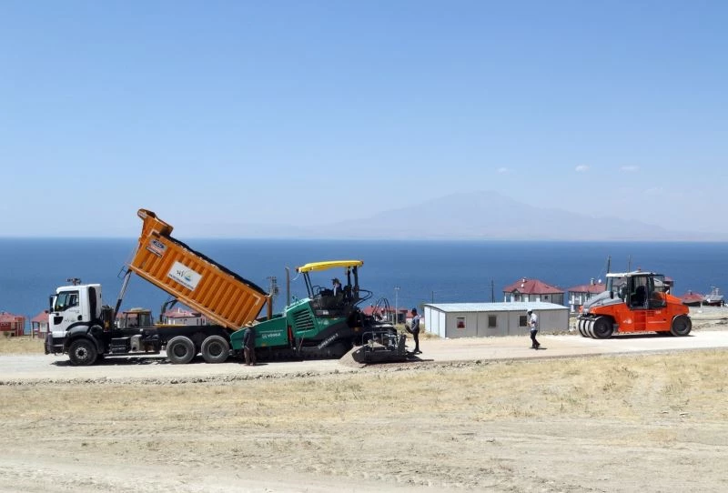 Van Büyükşehir Belediyesinden tatilcileri sevindiren asfalt çalışması
