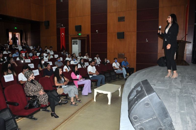 Yüksekovalı girişimci kadınlardan ‘Kariyer ve İş’ semineri
