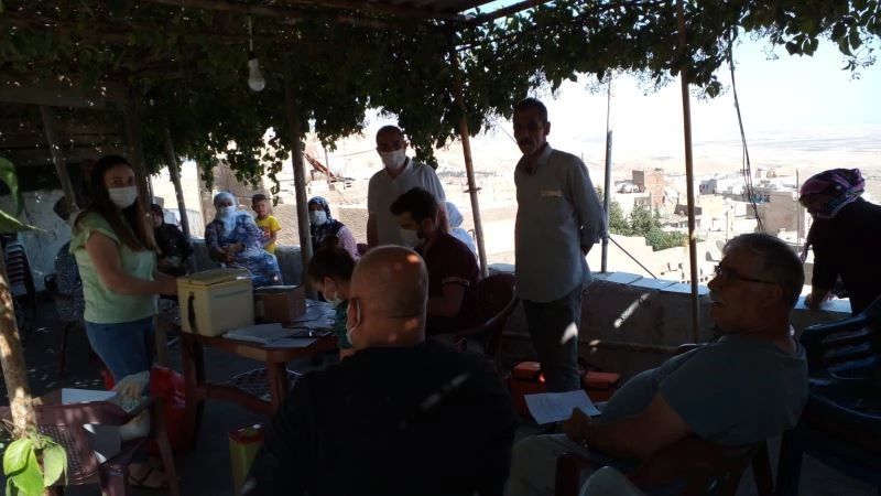 Emekliler aşı çağrısına kulak verip aşı oldu
