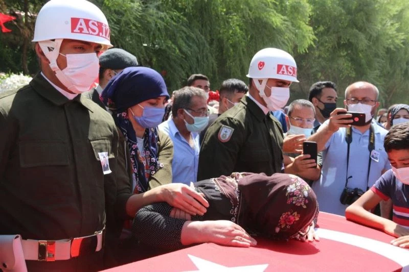 Aksaraylı şehit son yolculuğuna uğurlandı
