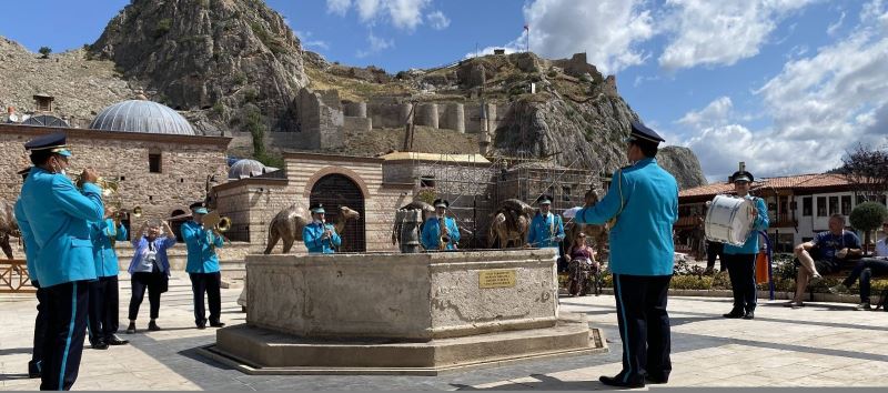 Belediye bandosundan mini konser
