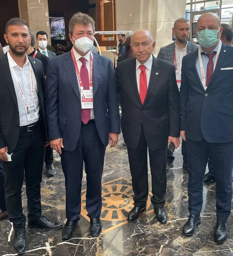 Bursaspor Başkanı Hayrettin Gülgüler, TFF Başkanı Nihat Özdemir’le görüştü
