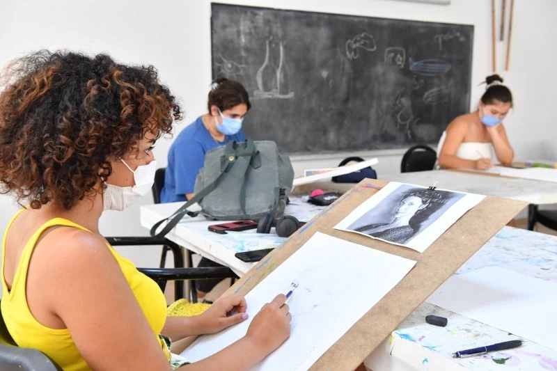 Konyaaltı’da yaz okulu 83 kursta 500 öğrenci ile yapılıyor
