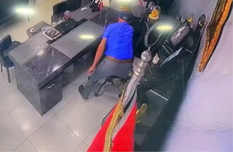Güzellik merkezinin ofisine kadar girdi, çekmecedeki cüzdanı böyle çaldı
