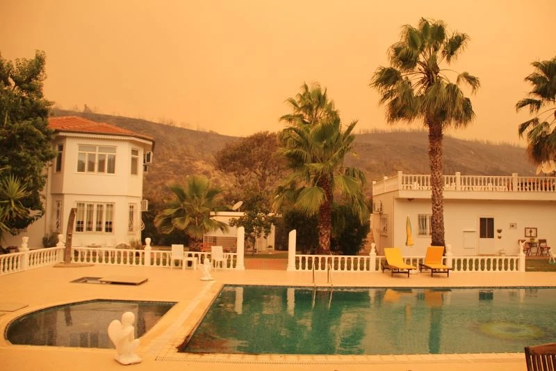 Eski manken Tuğba Özay yangında yaşadıklarını gözyaşları içinde anlattı
