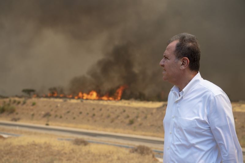 Başkan Seçer, Silifke ve Aydıncık’taki yangın bölgelerini inceledi
