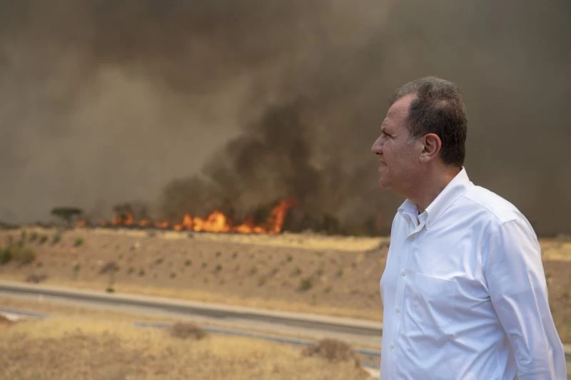 Başkan Seçer, Silifke ve Aydıncık’taki yangın bölgelerini inceledi
