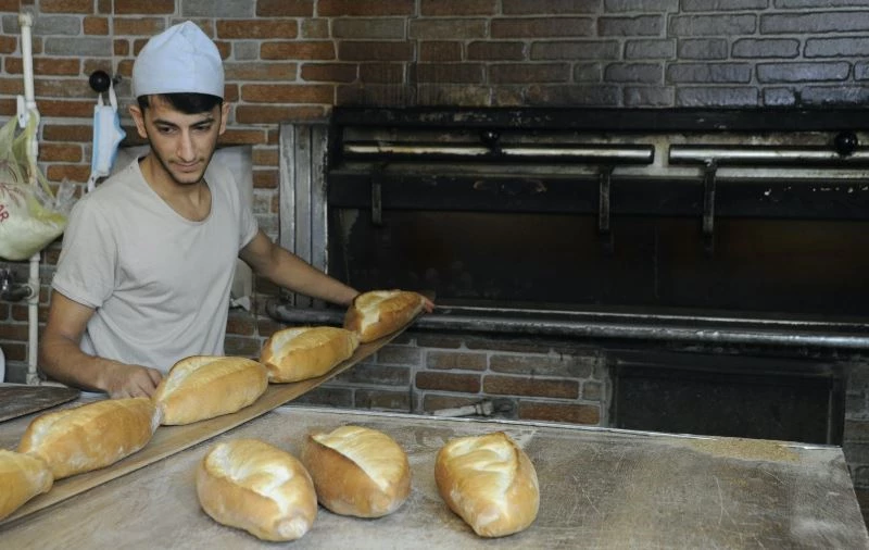 Kavurucu sıcaklarda zorlu mesai
