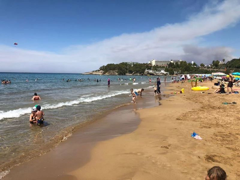 Manavgat’taki yangın Alanya sahillerinden görülüyor
