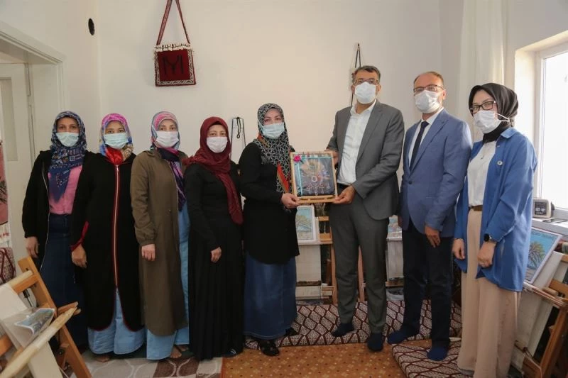 Domaniç’te Minyatür Halı Dokuma Kursu
