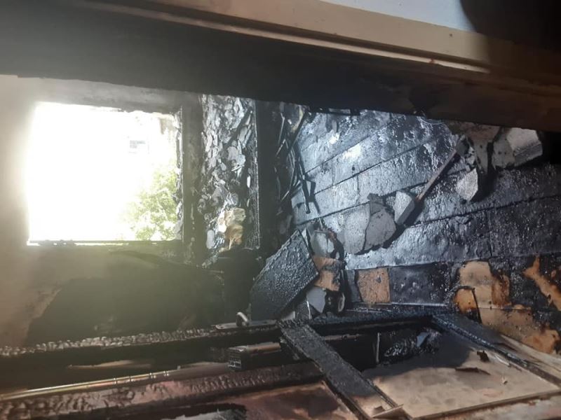 Elektrik kontağından çıkan yangında tek katlı ev yandı
