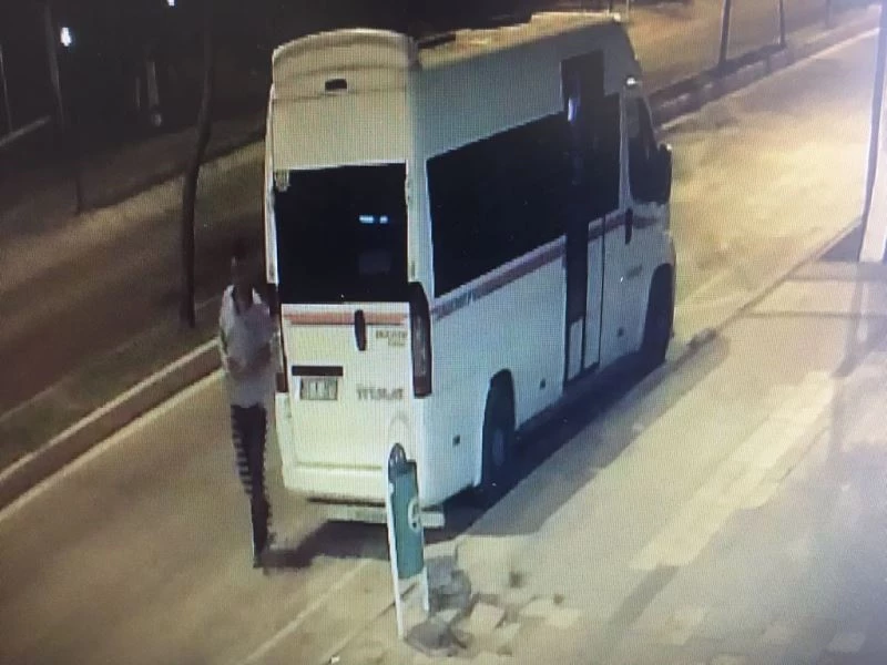 Dolmuşla gelip büfeden 50 bin liralık sigara ve laptop çaldı
