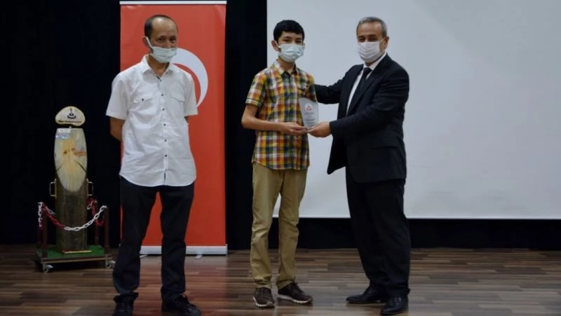 Milli Eğitim Müdürü Akbaş, LGS il birincisini tebrik etti
