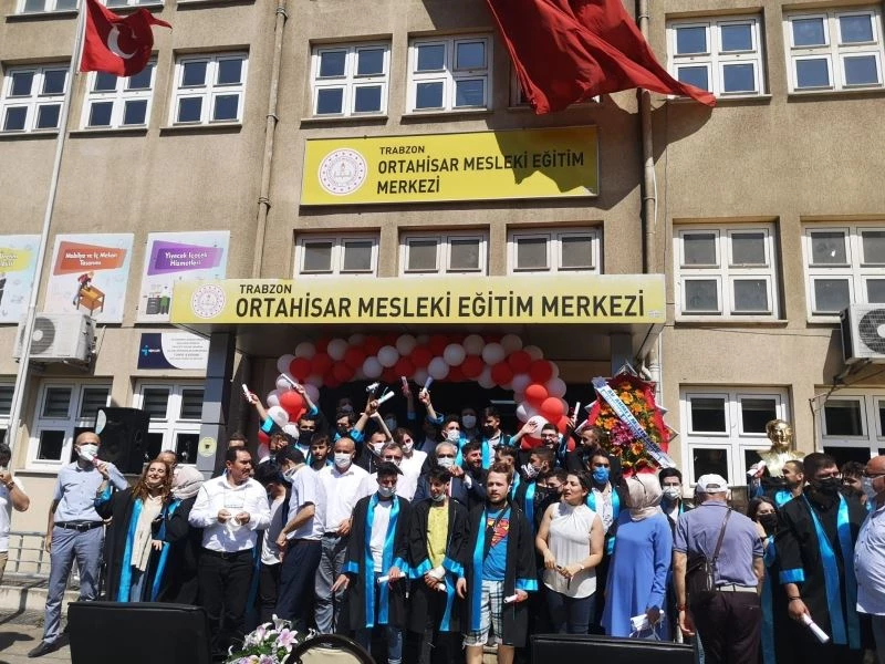 Ortahisar Mesleki Eğitim Merkezi bu yıl ilk mezunlarını verdi

