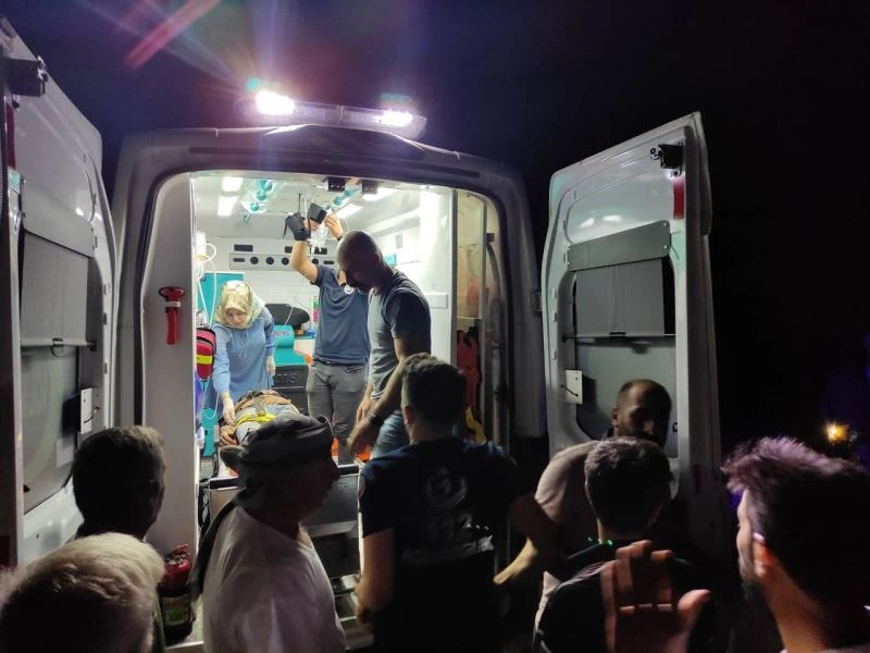 Şemdinli’de yılanın soktuğu çoban 2 saat sırtta taşınarak ambulansa yetiştirildi
