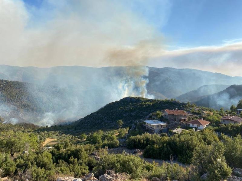 Akseki’deki orman yangını devam ediyor
