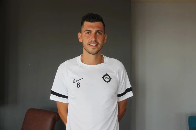 Ceyhun Gülselam: “Süper Lig’den birçok teklif aldım ama Altay’ı seçerek doğru bir karar verdim”
