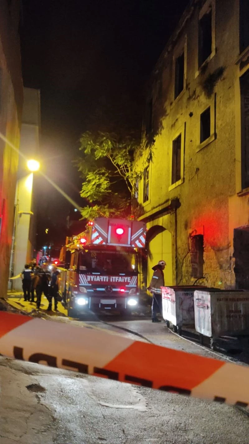 Fatih Unkapanı’nda çöken metruk binadaki çalışmalar sona erdi
