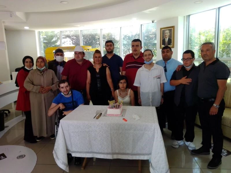 Pursaklar’daki Engelliler Sosyal Tesisinde vatandaşlar çeşitli aktivitelerle sosyalleşiyor
