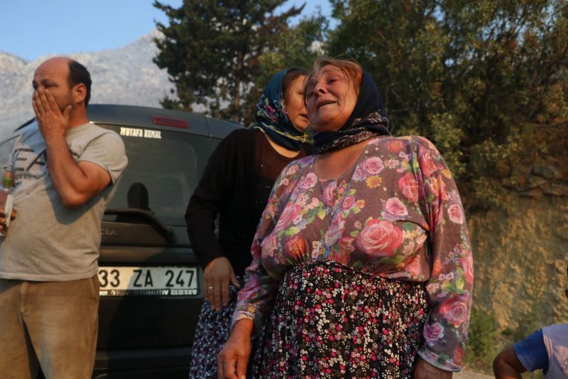 Evinin yandığını gören Hamide Teyze, gözyaşlarına boğuldu
