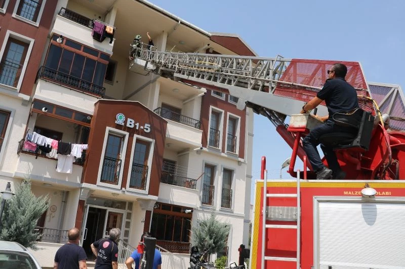 Evinde baygınlık geçiren yaşlı kadını itfaiye kurtardı
