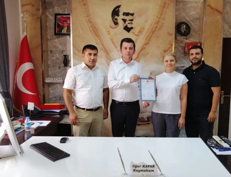 Yatırımını tamamlayan firmalara tapuları veriliyor
