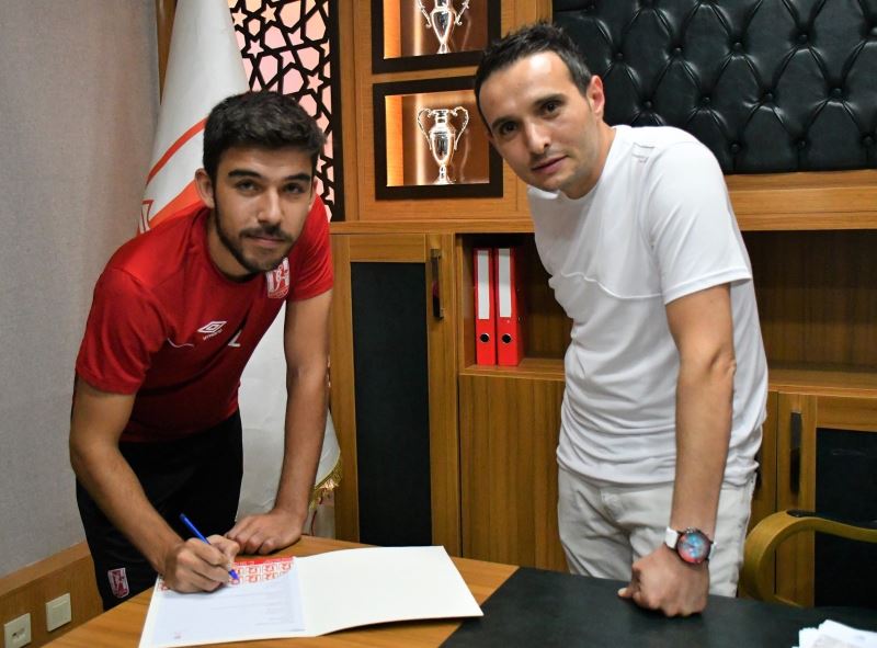 Balıkesirspor’da imzalar devam ediyor
