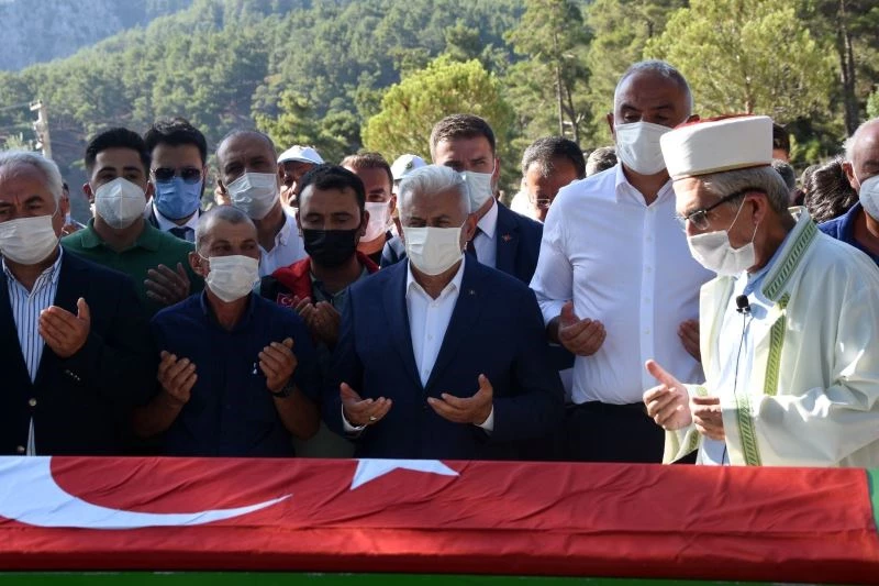 Ekiplere su taşırken hayatını kaybeden Şahin Akdemir son yolculuğuna uğurlandı
