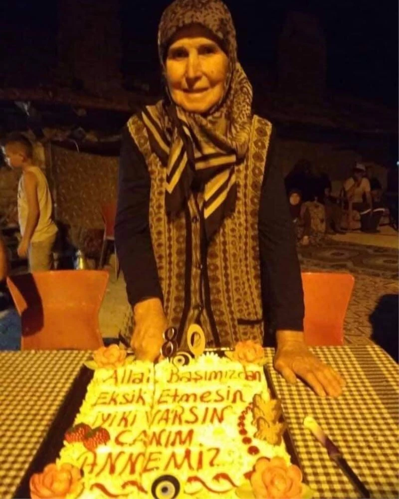 9 çocuk ve 21 torundan anneye doğum günü sürprizi
