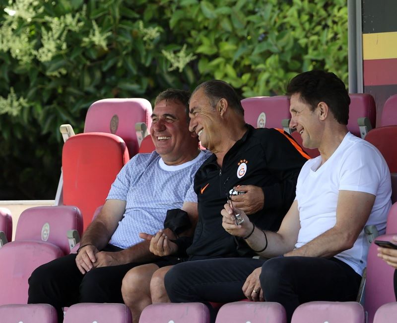 Hagi ve Popescu’dan Galatasaray’a ziyaret
