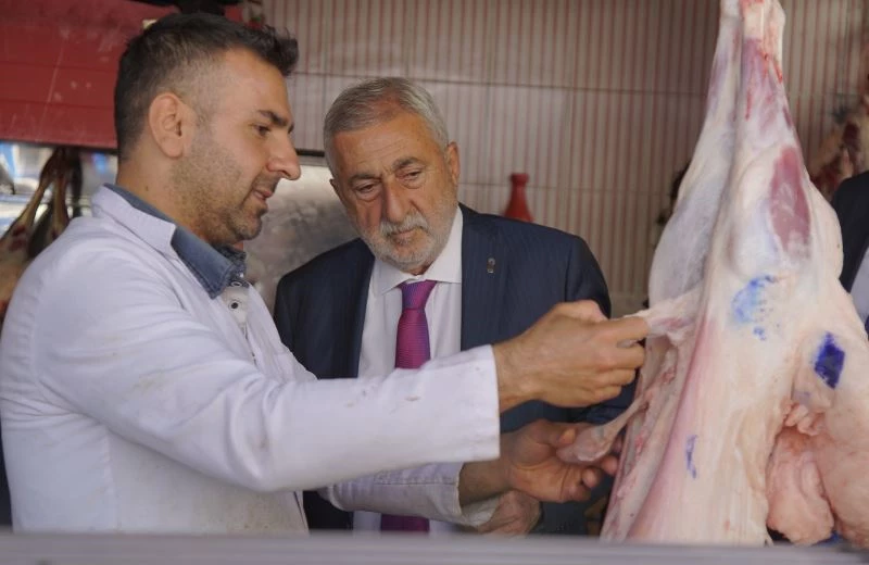 TESK Başkanı Palandöken: “Kör veya kalitesiz bıçağın hem hayvana eziyet hem de cebimize israf olduğu unutulmamalı”
