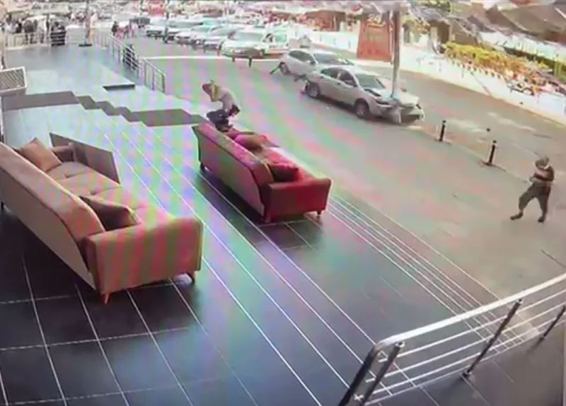 Bahçelievler’de faciadan dönülen kaza kamerada
