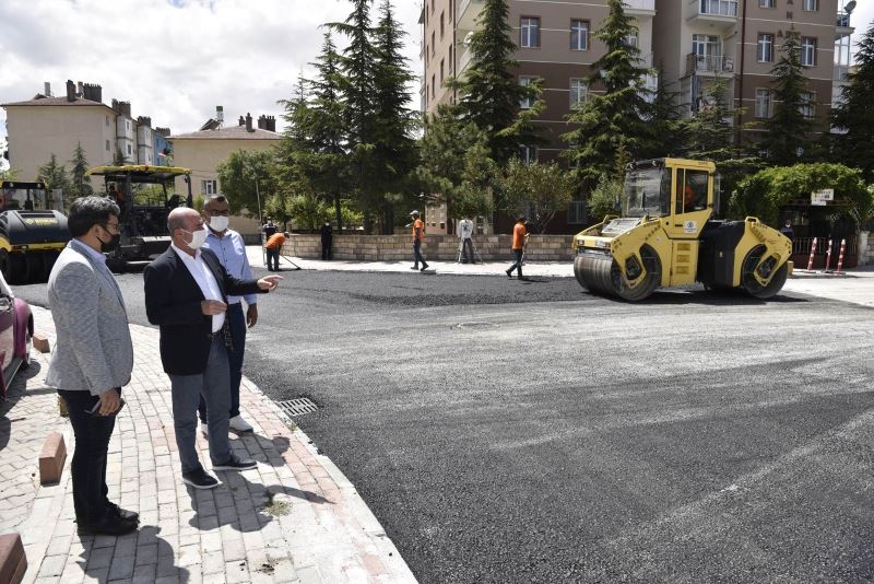 Selçuklu Belediyesi asfalt ve bordür çalışmalarını sürdürüyor
