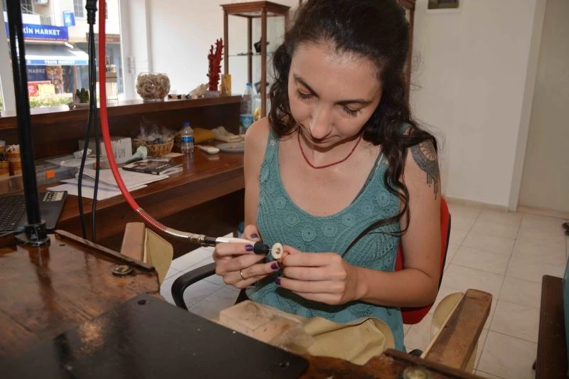 Değerli taşlar genç mühendisin elinde hayat buluyor
