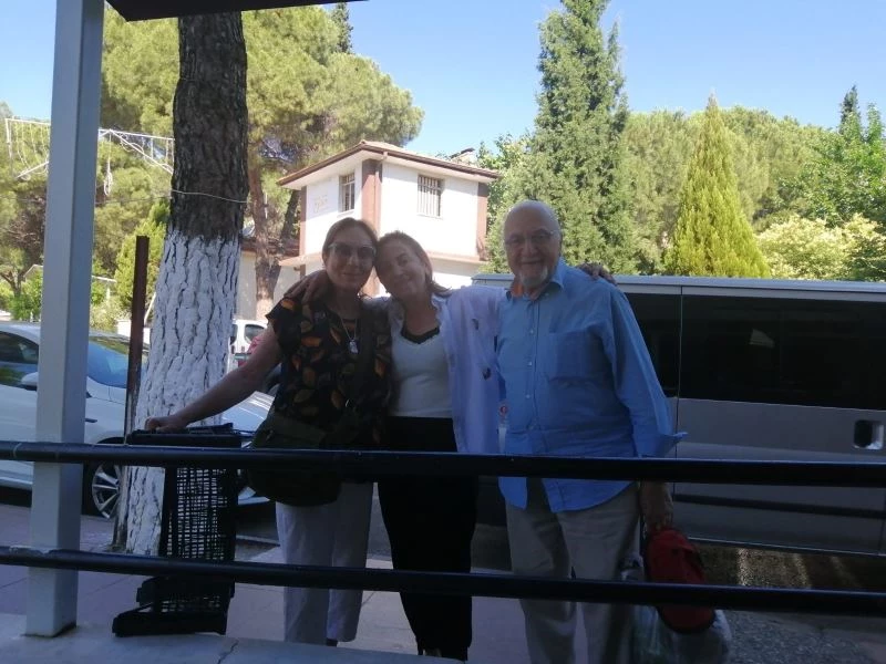 İzmirli sanatçı, Karacasu’daki çalıştayda kalbine yenildi
