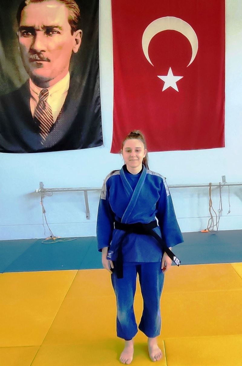 Yunusemreli Emine Mihrace Çelen judoda Türkiye ikincisi oldu

