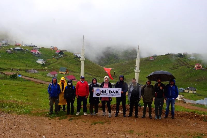 Gümüşhaneli dağcılar Kadırga Yaylasına çıkarma yaptı
