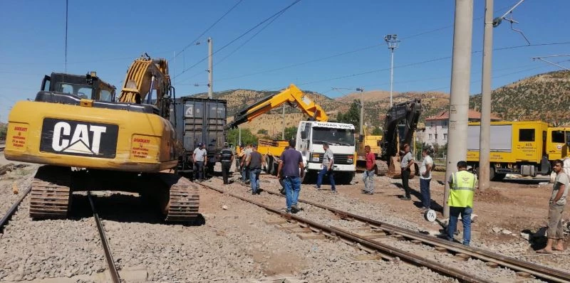 Gölbaşı’nda yük vagonu raydan çıktı
