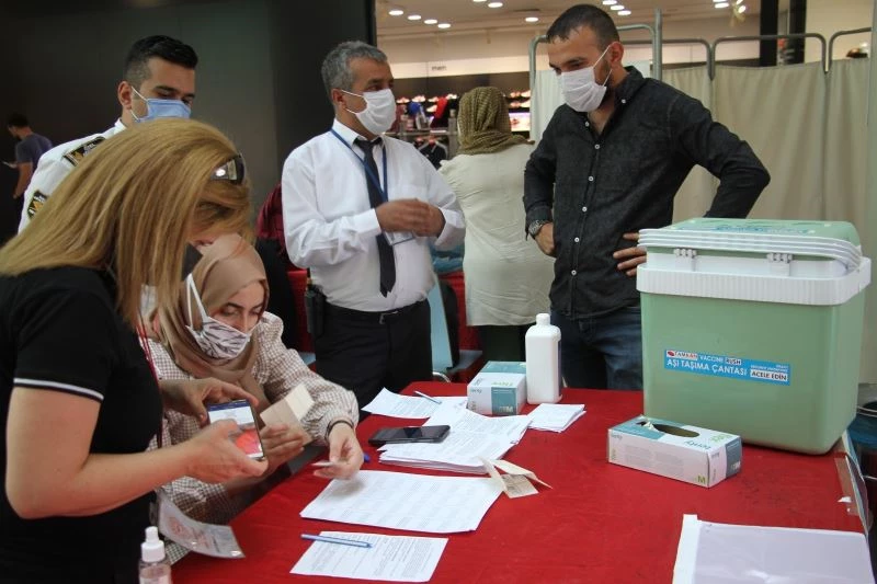 Elazığ’da aşı stantları oluşturuldu
