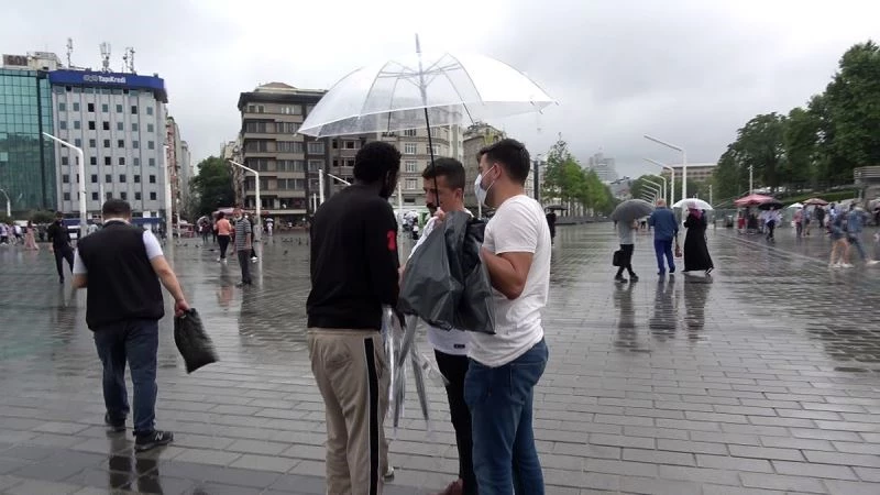 Yabancı uyruklu seyyar satıcı ve zabıta arasında gerginlik
