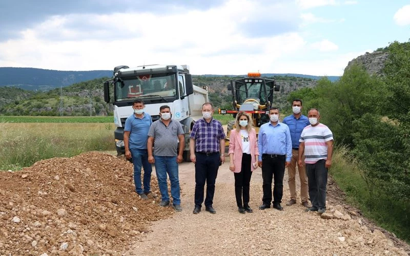 Genel Sekreter Bayrakçı, köylülerin içme suyu ve yol talepleri dinledi
