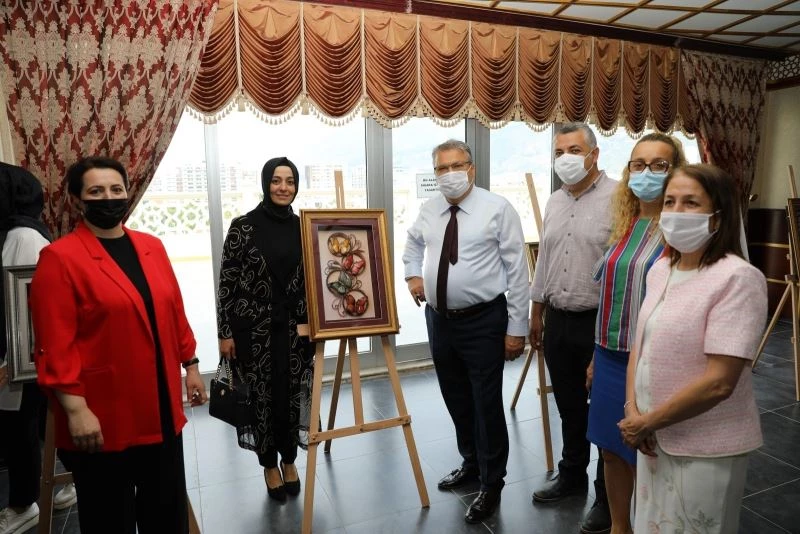 ’Pervane Gönüller’ sergisi ile eserlerini görücüye çıkardılar
