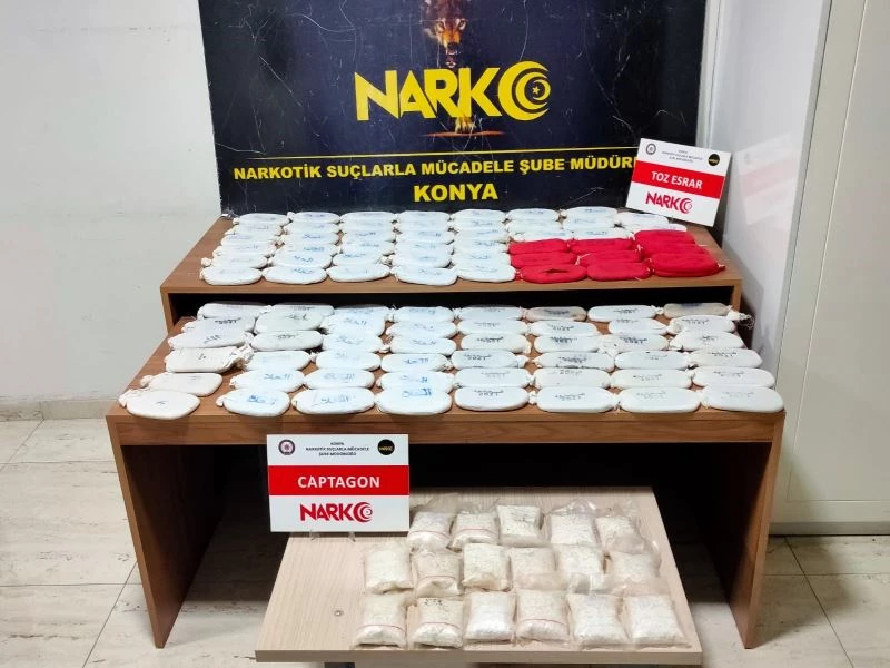 Otomobilin gizli bölmesinde torba torba uyuşturucu ele geçirildi
