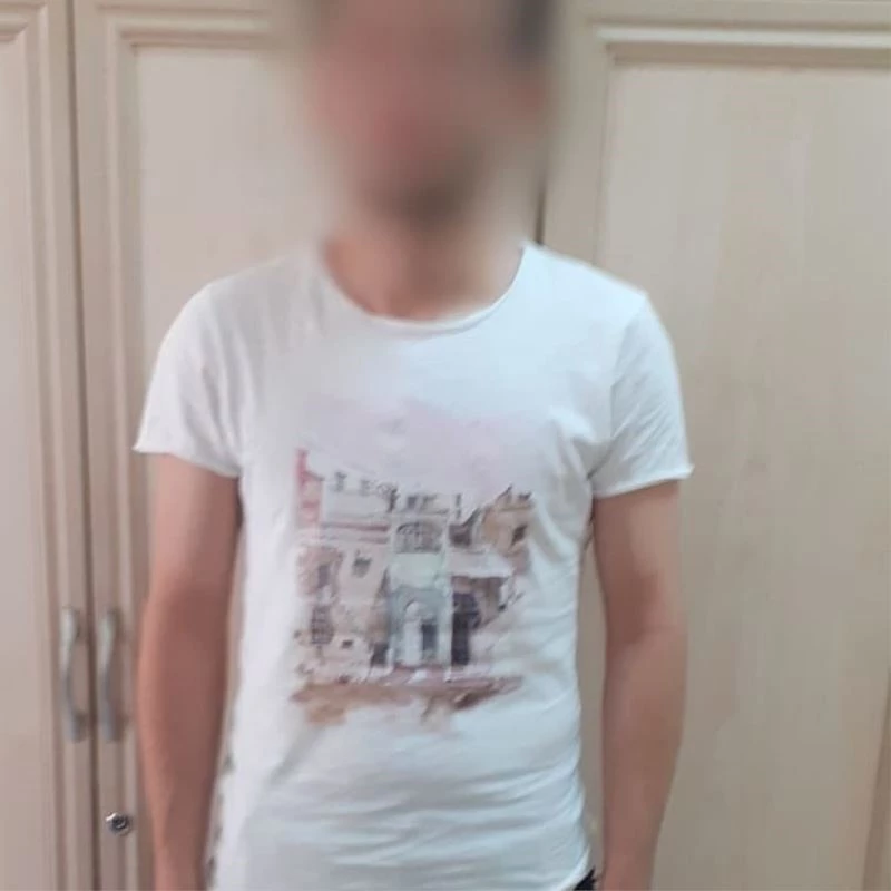 Yerde bulduğu kredi kartının temassız özelliği ile alışveriş yaptı, yakayı ele verdi
