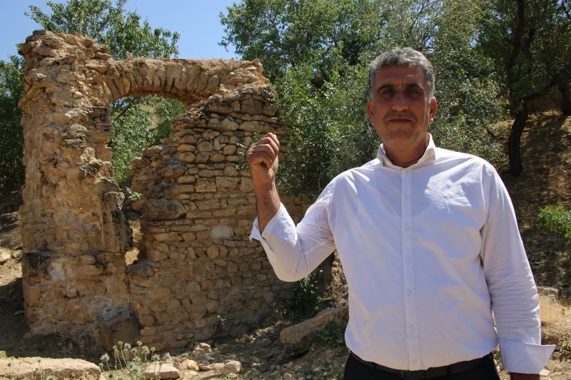 6 tescilli tarihi yapının bulunduğu köy, dünyanın dört bir yanından turist ağırlıyor
