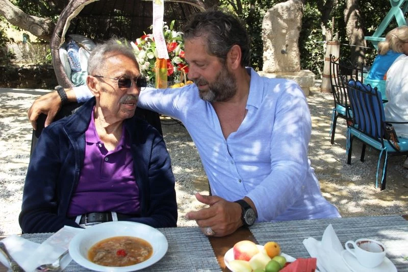 Bora Gencer: “Baba oğul müzisyen olmak çok zor”
