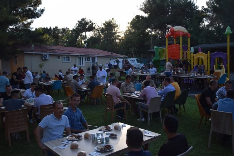 Kozluk ilçesinde görev süreleri dolan jandarma personelleri onuruna yemek verildi
