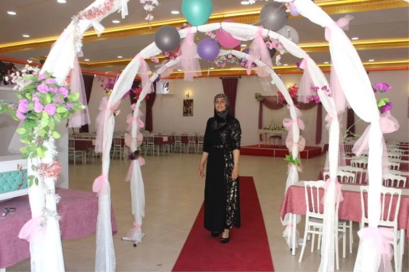 Hayallerini, bir zamanlar meyve sebze ektiği tarlasında gerçekleştirdi
